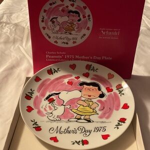 Schmid Peanuts Mother's Day 1975 Plate - Pink and White